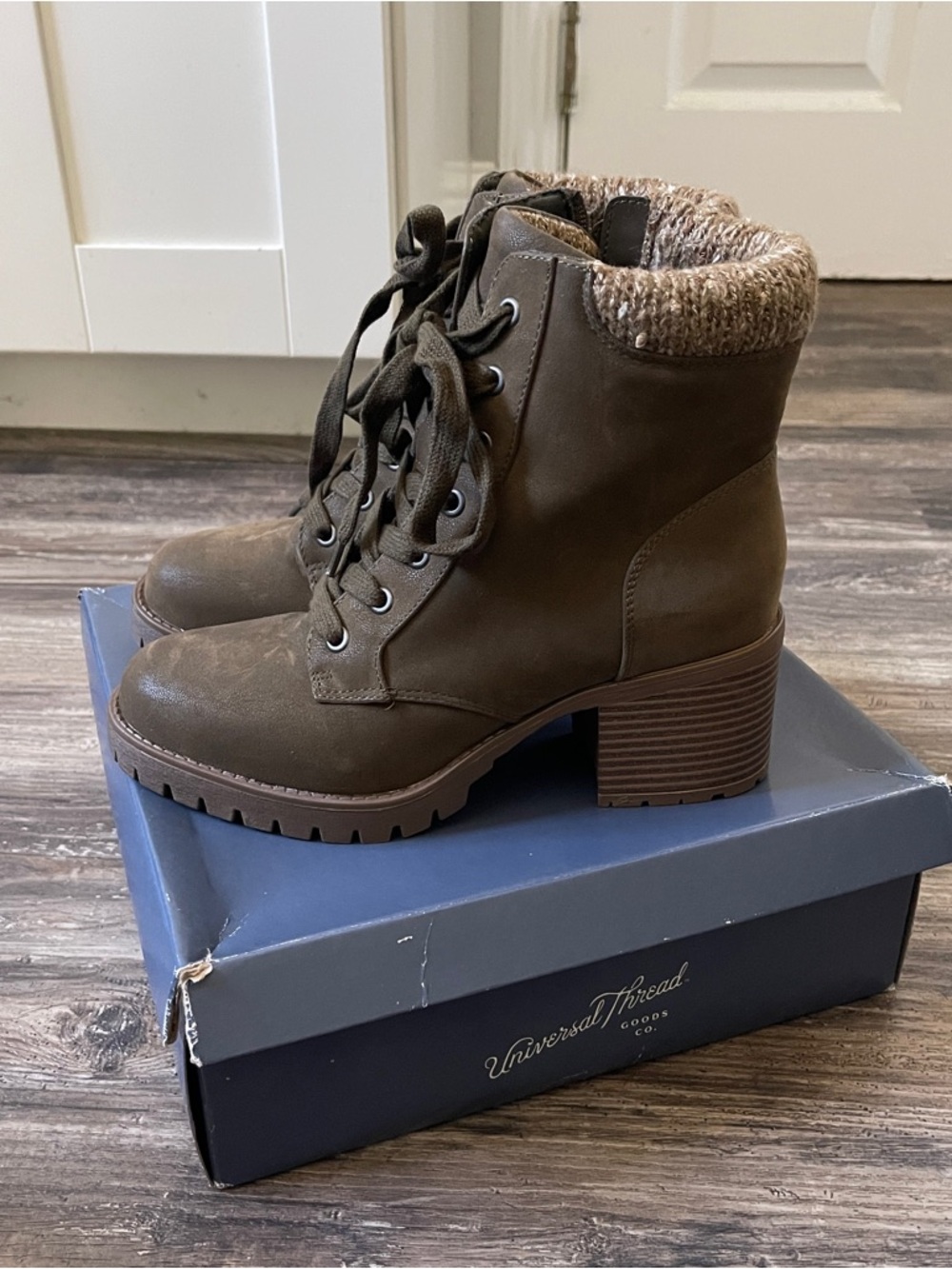 Universal Thread Aveline Brown Lace Up Ankle Boots Size 7 Lug Sole Block Heel - Picture 4 of 9